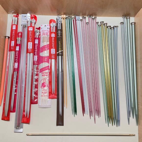 Assorted Aluminum & Plastic Knitting Needles & Crochet Hooks - Various Sizes & C - Picture 1 of 5